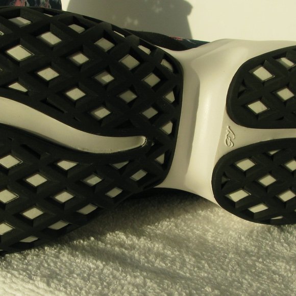 Meet your Posher, Bernadette - Picture 16 of 16